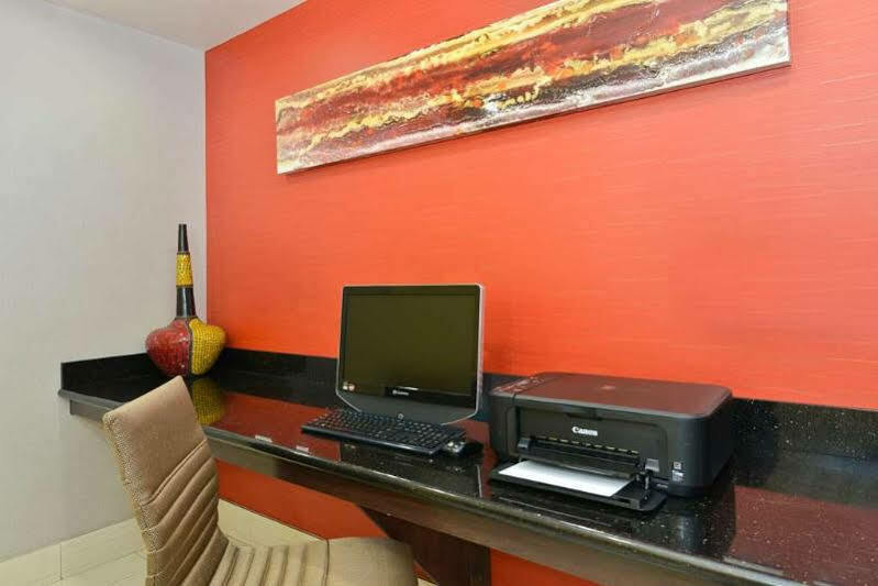 Best Western La Place Inn Экстерьер фото